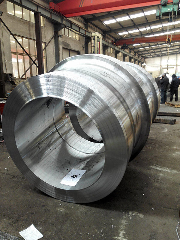 章丘诚信锻造厂生产34CrNiMo6锻材毛坯粗车交货保精加工尺寸