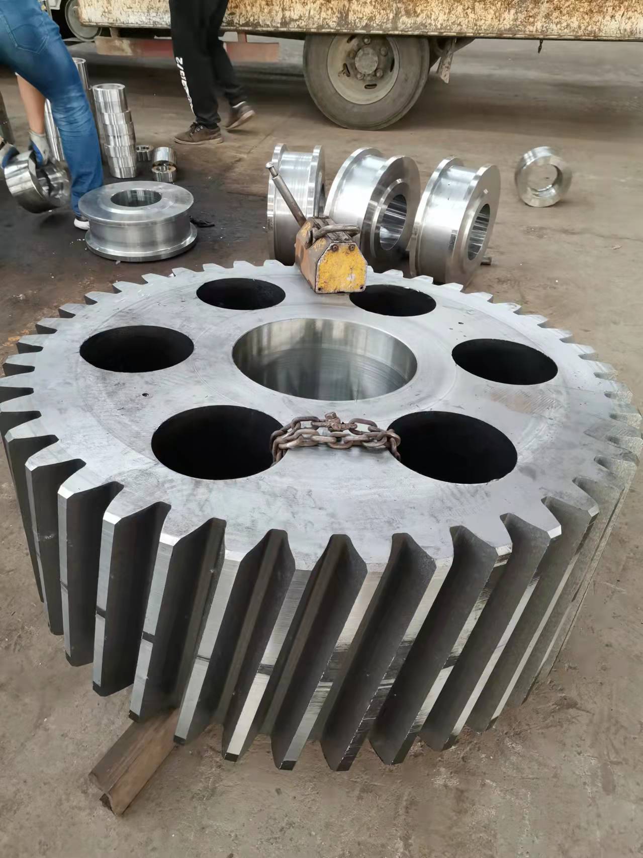 定襄锻造锻打件18CrNiMo7-6成品交货