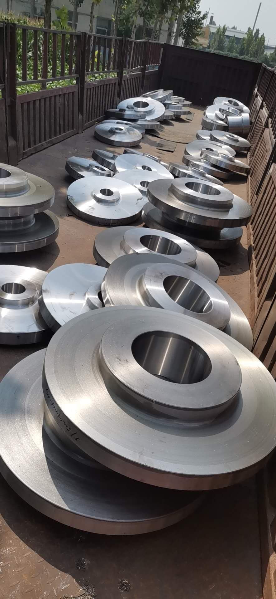 章丘锻造4140对应国标42CrMo轴锻件保探伤送货到厂