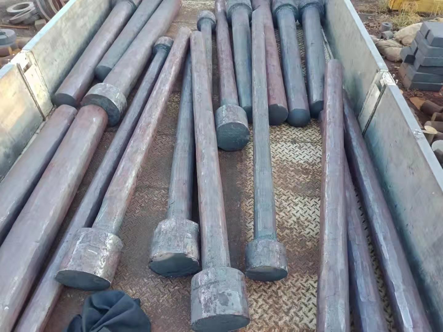 山东锻造40CrMnMo齿轮轴保探伤送货到厂