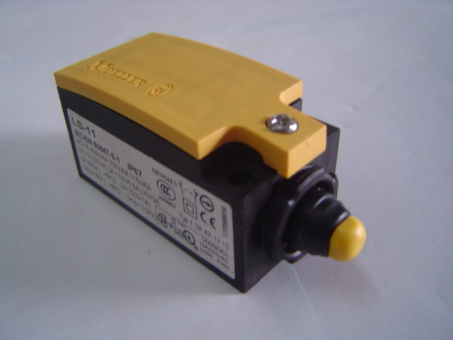 Ӧ    `TRIAD`TRIAC`TRIAD VALVE & ACTUATORS`