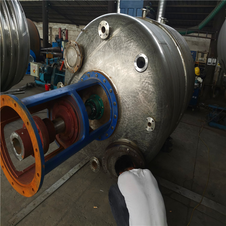 二手蒸汽加热搪瓷反应釜,北海10立方内盘管反应釜