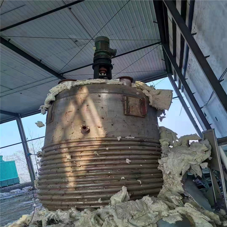 二手蒸汽加热搪瓷反应釜,北海10立方内盘管反应釜