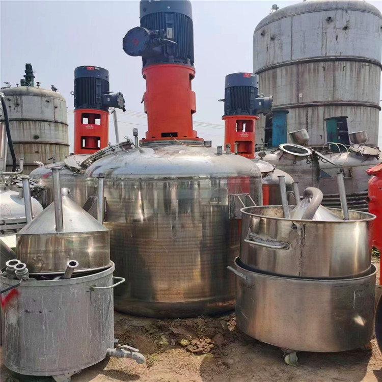 二手蒸汽加热搪瓷反应釜,北海10立方内盘管反应釜