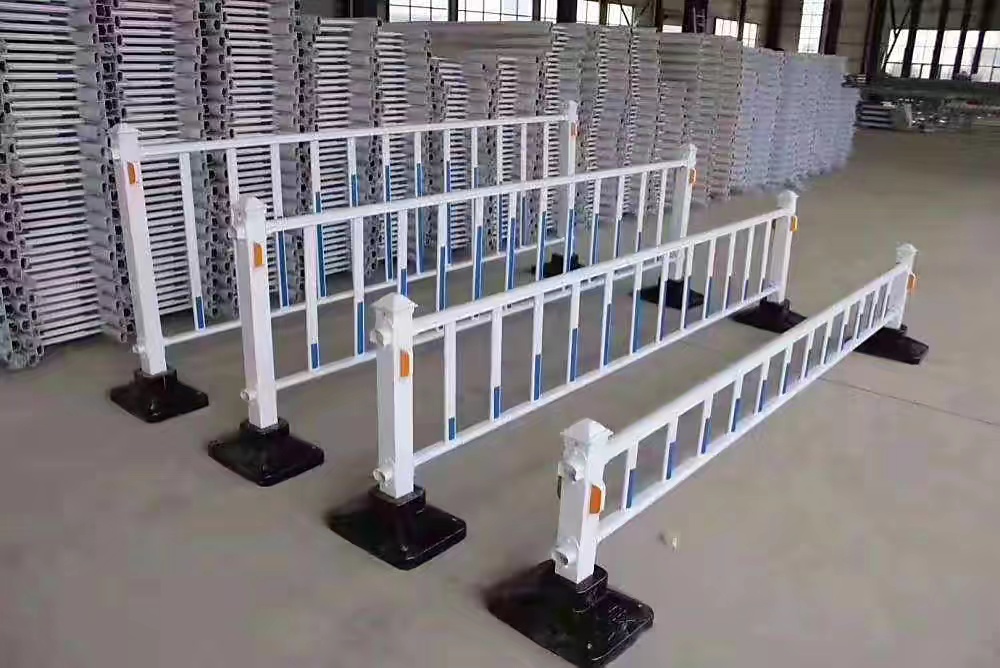 湖南泽睿道路隔离护栏，市政护栏网，道路隔离带围栏