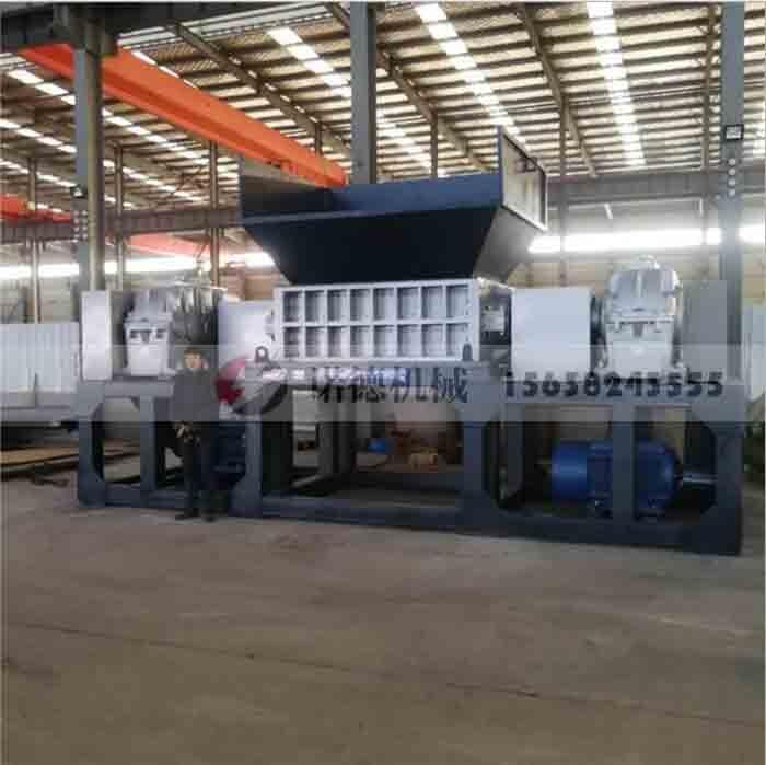 把马蹄铁破成碎块的小型破碎机