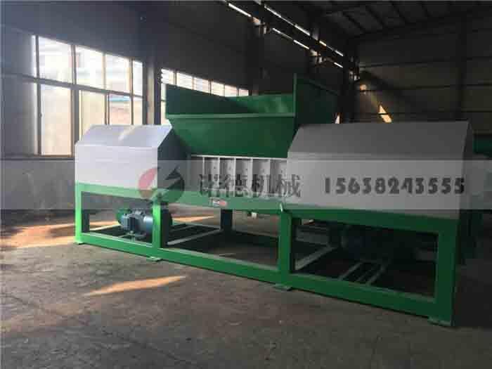 把旧电器破成碎块的粉碎机