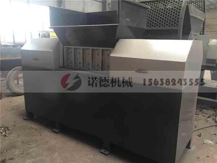 把旧电器破成碎块的粉碎机