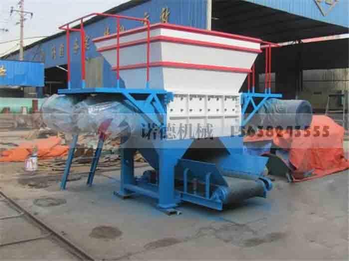 把马蹄铁破成碎块的小型破碎机