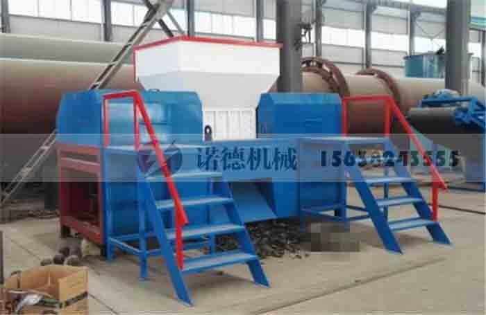 把旧电器破成碎块的粉碎机