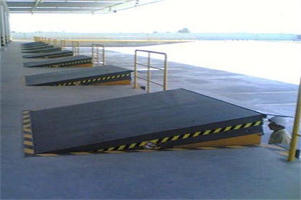 常规尺寸固定登车桥出售