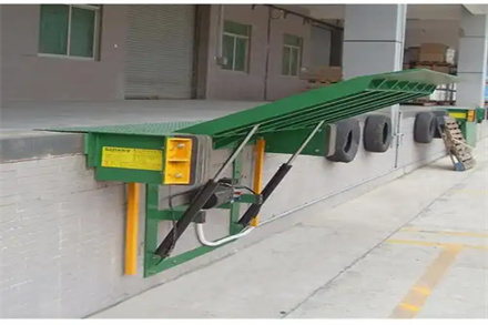 码头集装箱卸货登车桥怎样