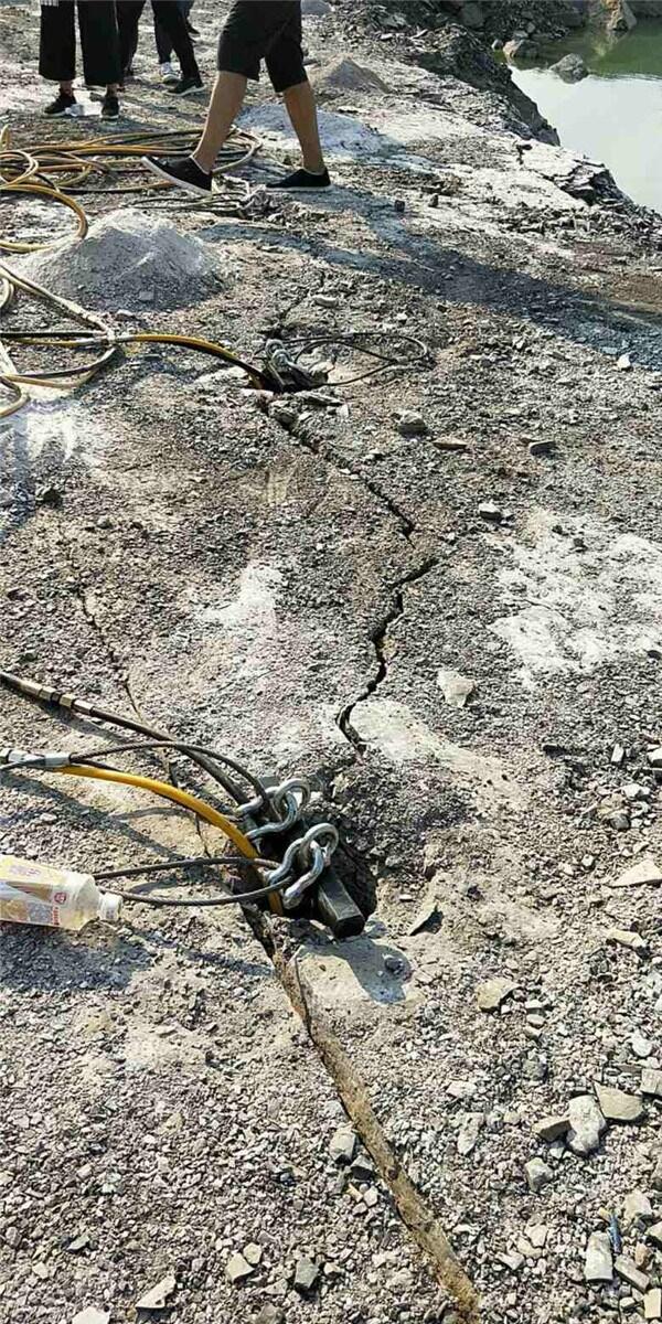 青石快速开裂机劈裂机四川资阳液压柱塞破裂棒