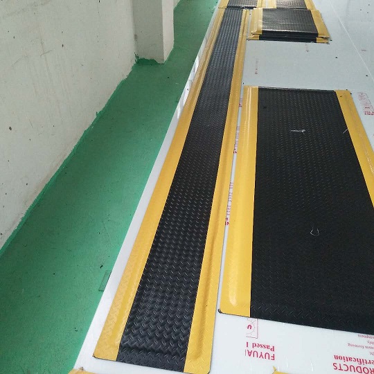 防静电海棉垫工厂,防静电海棉垫生产批发,卡优无味防静电桌垫