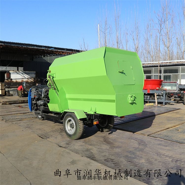 江门牛舍电动喂草机牛羊饲喂撒草机牛羊养殖喂料机