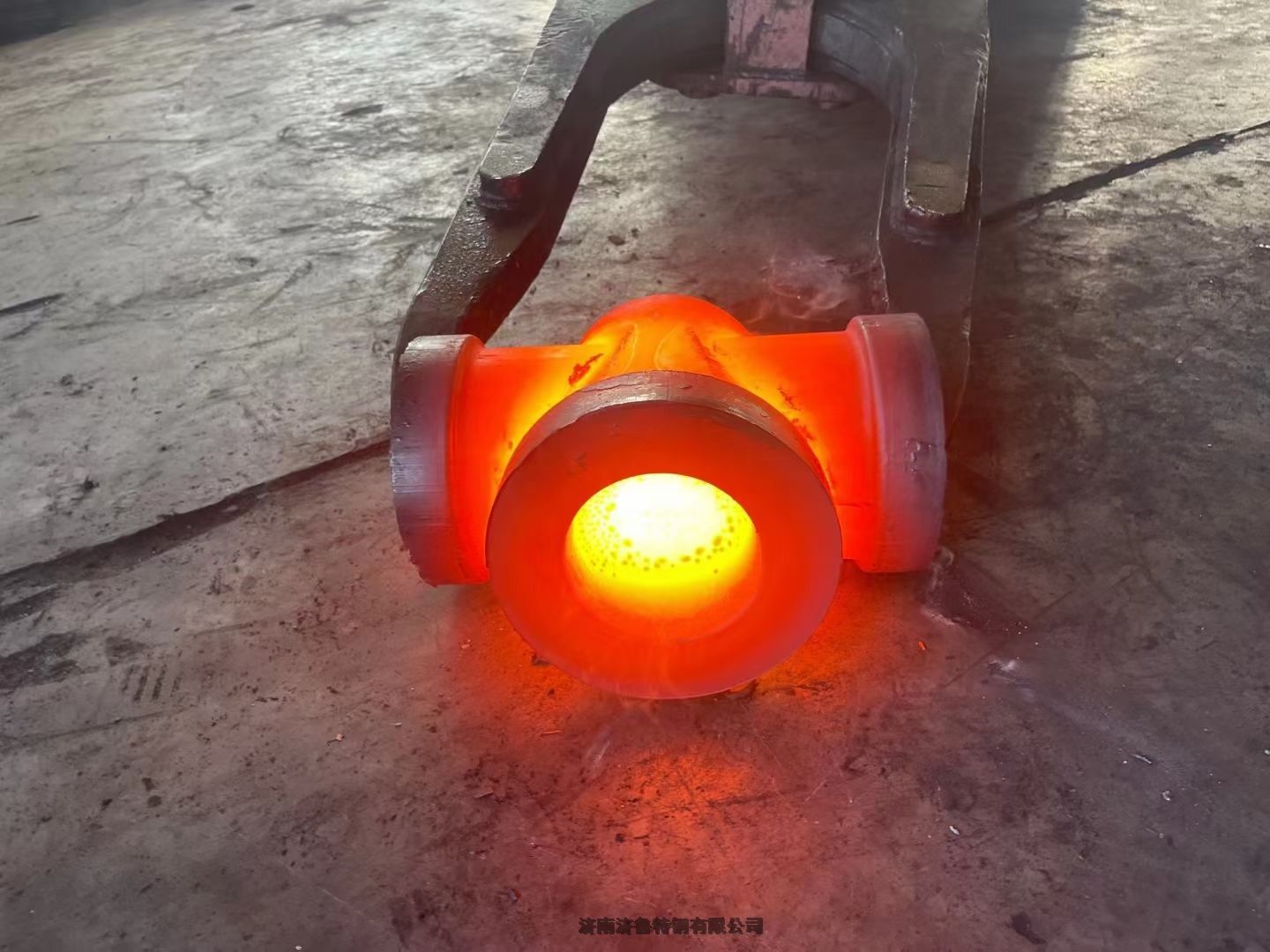 16MnⅡ锻造厂17Cr2Ni2Mo圆钢保探伤性能优