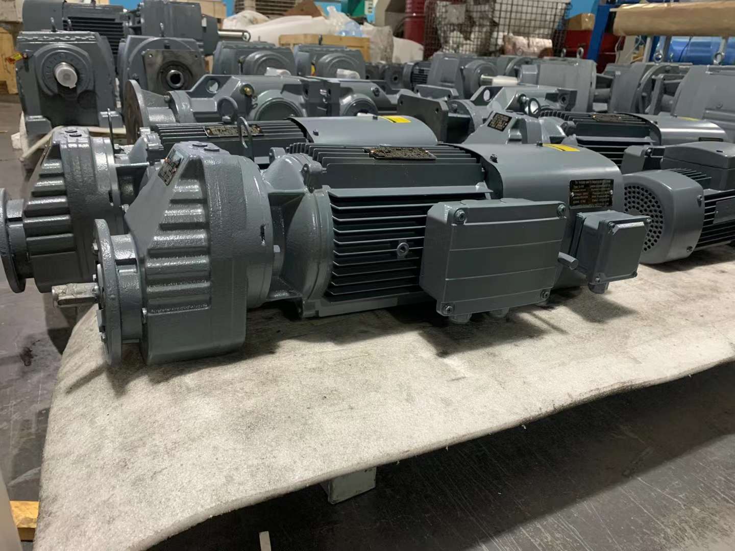 R137R77-1090-M1B2HH3