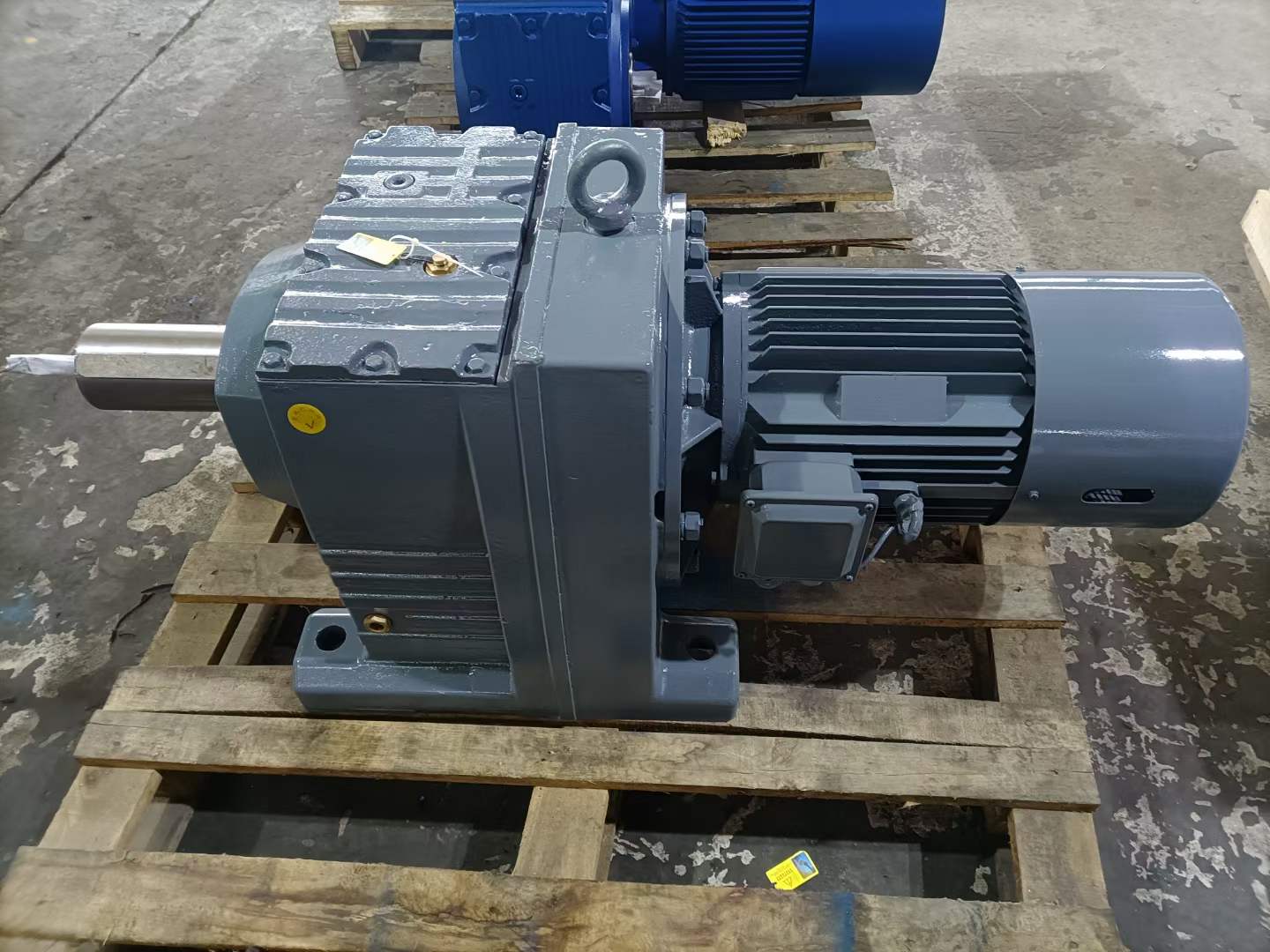 R137R77-1090-M1B2HH3