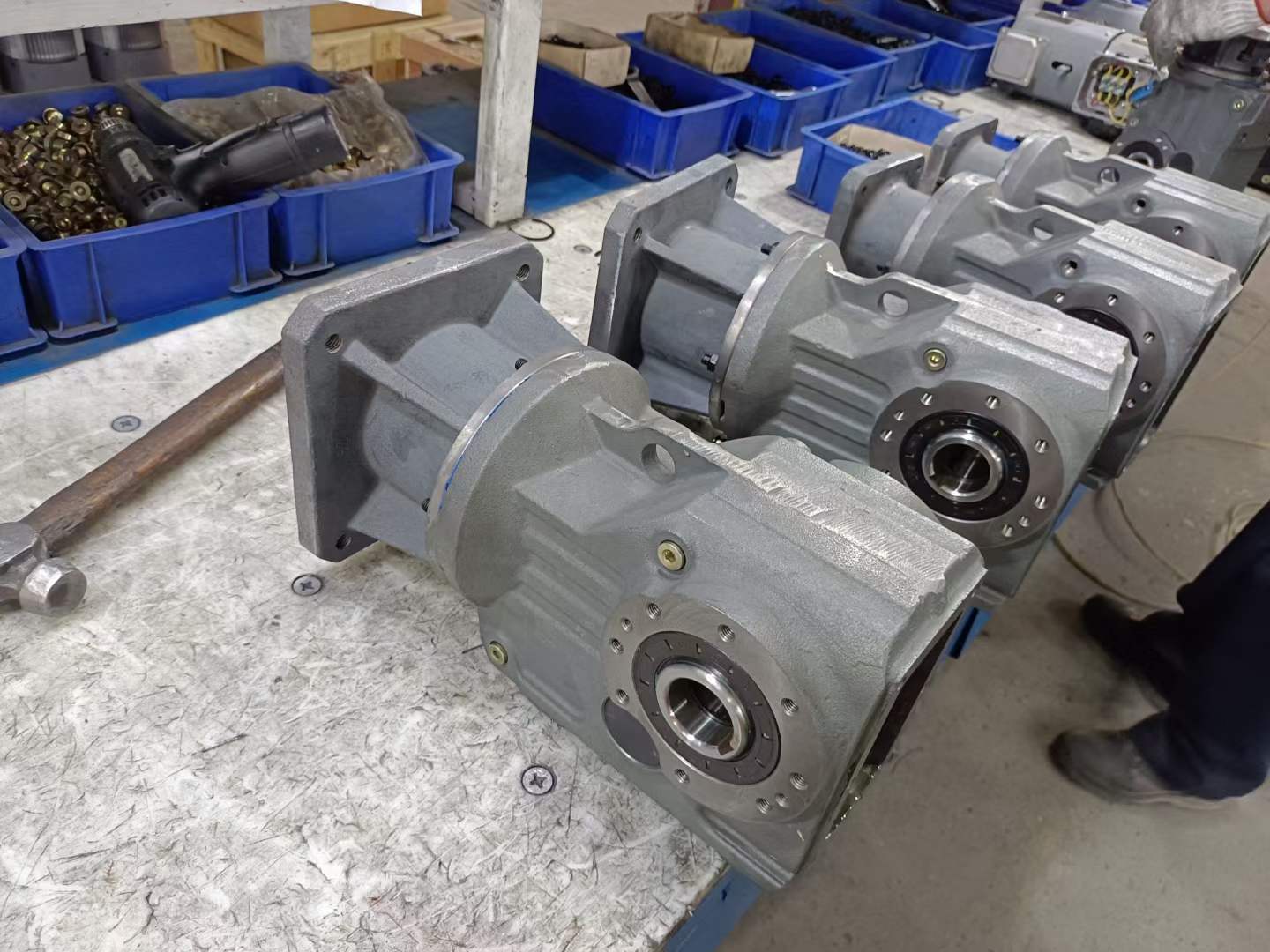 R77-Y5.5KW-6.66M1电机减速机T2-2:1-1-1-U-O