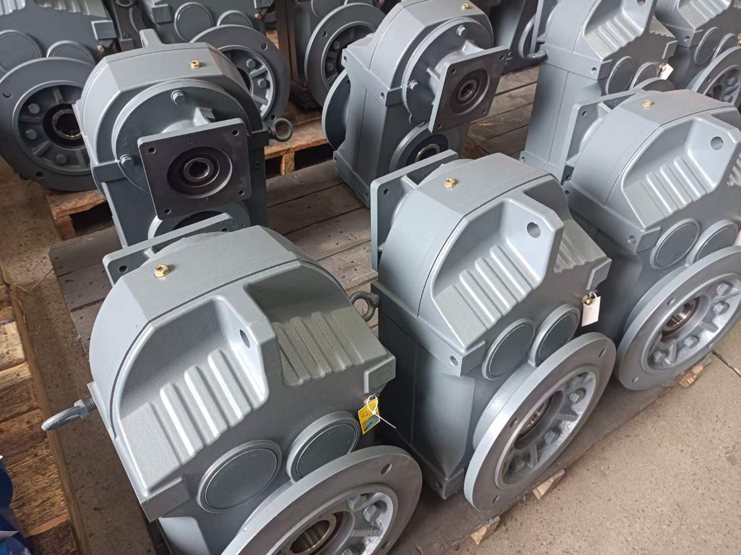 SA77-Y4-NA25-M4变频电机减速机TKAZ128TR78