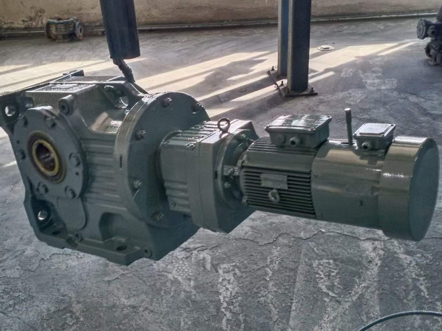 SAF67-YB4-23.4M5电机减速机B2HV11