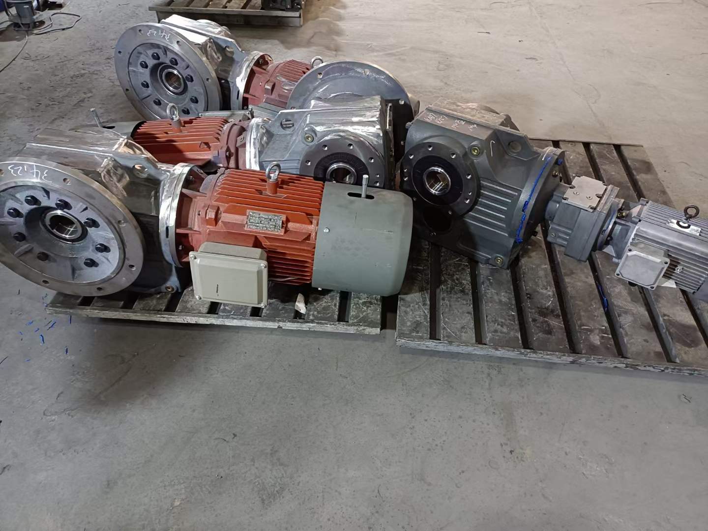 SAT57-Y1.5KW-32.88直轴减速机TRS98