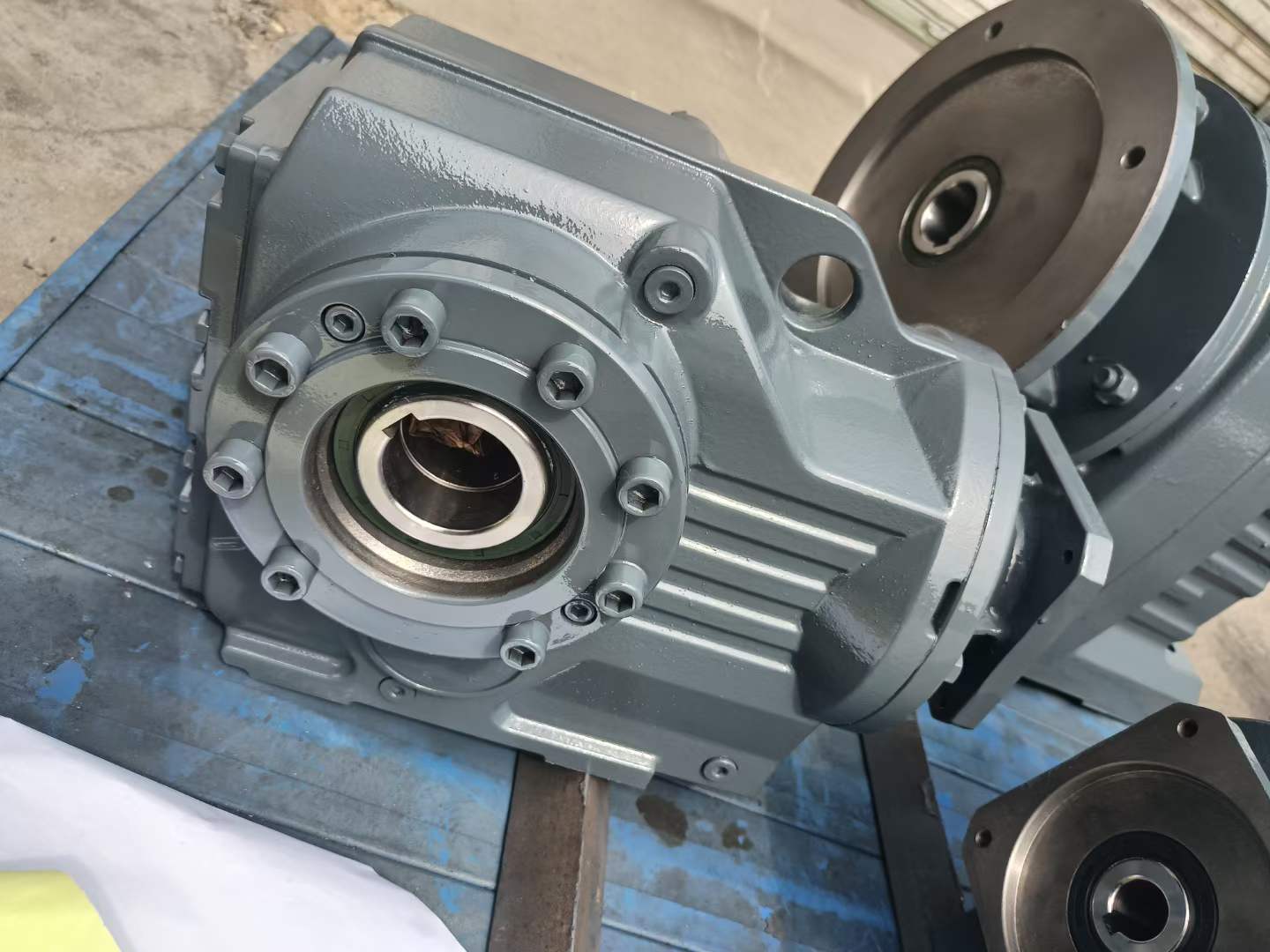 R47-Y2.2KW-12.1M6减速机B3DV5