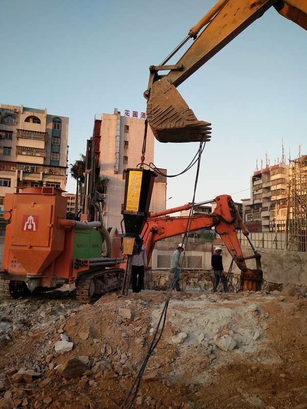 凤城市不占用挖机的破石头机器厂商出售