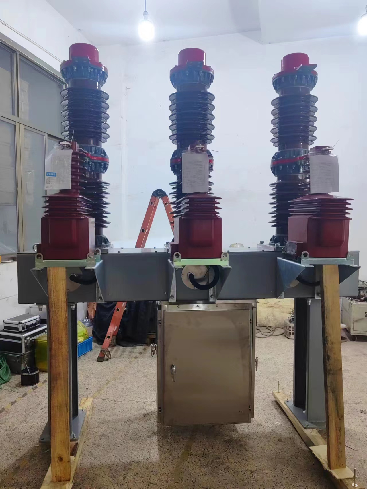 LW8A-40.5/1600-31.535KVʽ·